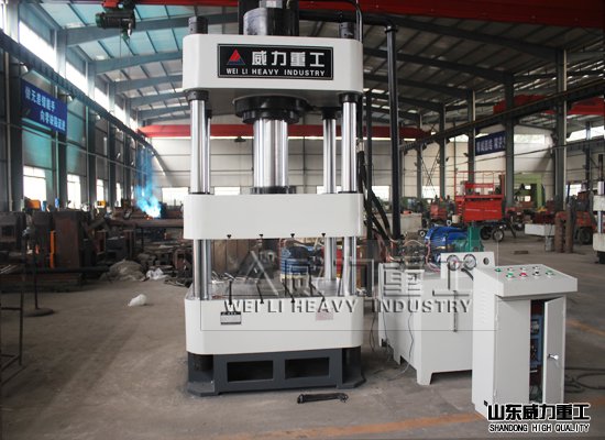 315噸四柱油壓機(jī)生產(chǎn)車(chē)間-山東威力重工