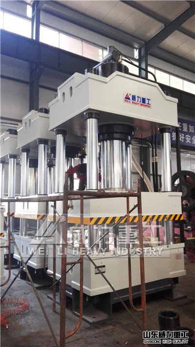 汽車(chē)三角臂專(zhuān)用油壓機(jī)加工生產(chǎn)車(chē)間