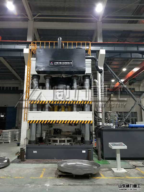 2000噸汽車橫梁三梁四柱油壓機試機現(xiàn)場