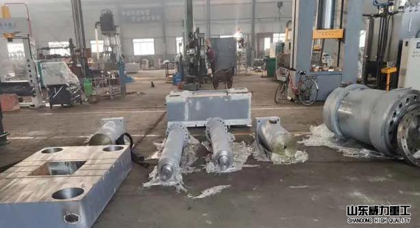 800噸石墨匣缽油壓機加工現(xiàn)場